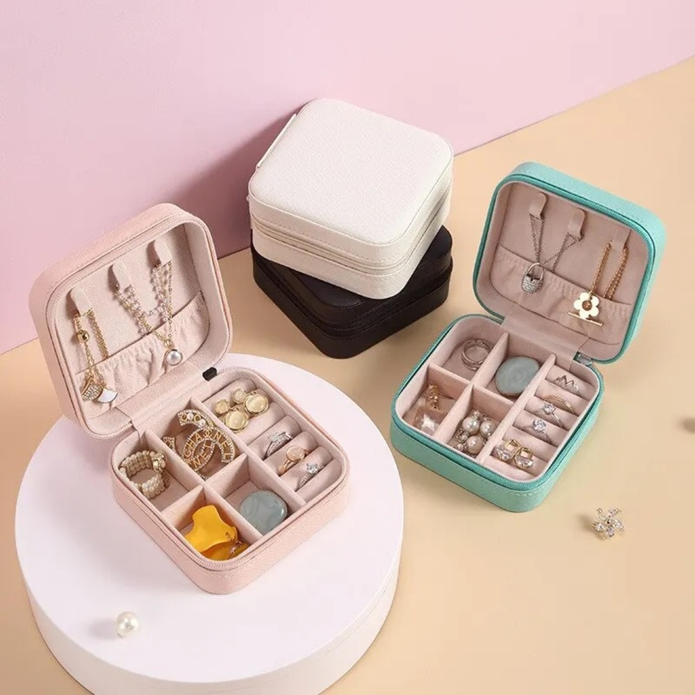 NWT travel jewelry box storage case for rings, earrings, necklaces vegan zipper
